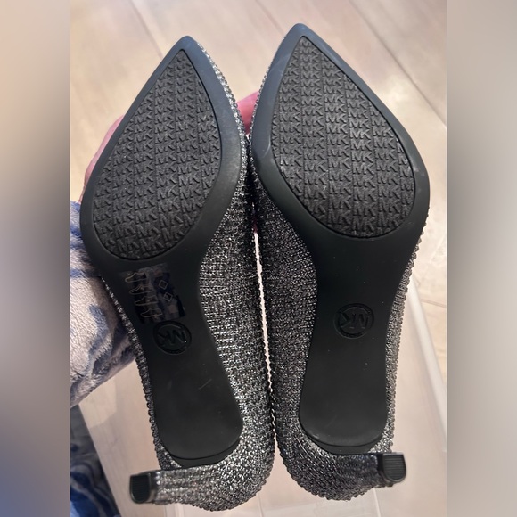 Michael Kors Dorothy Silver Crystal Embellished Pointed-Toe Pumps size 9 NWT - Picture 6 of 14